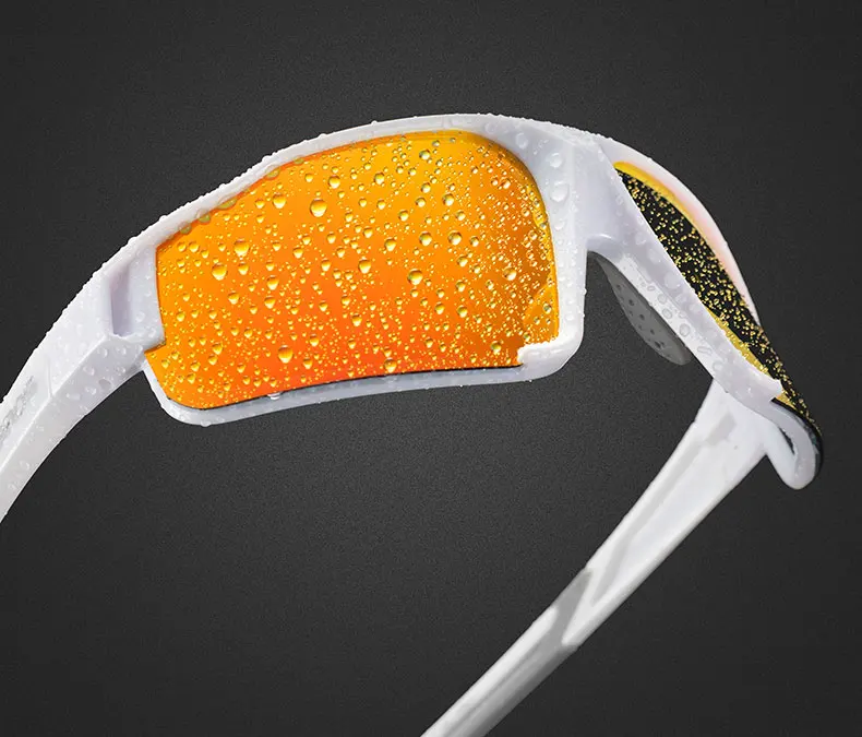 Photochromic Cycling Glasses