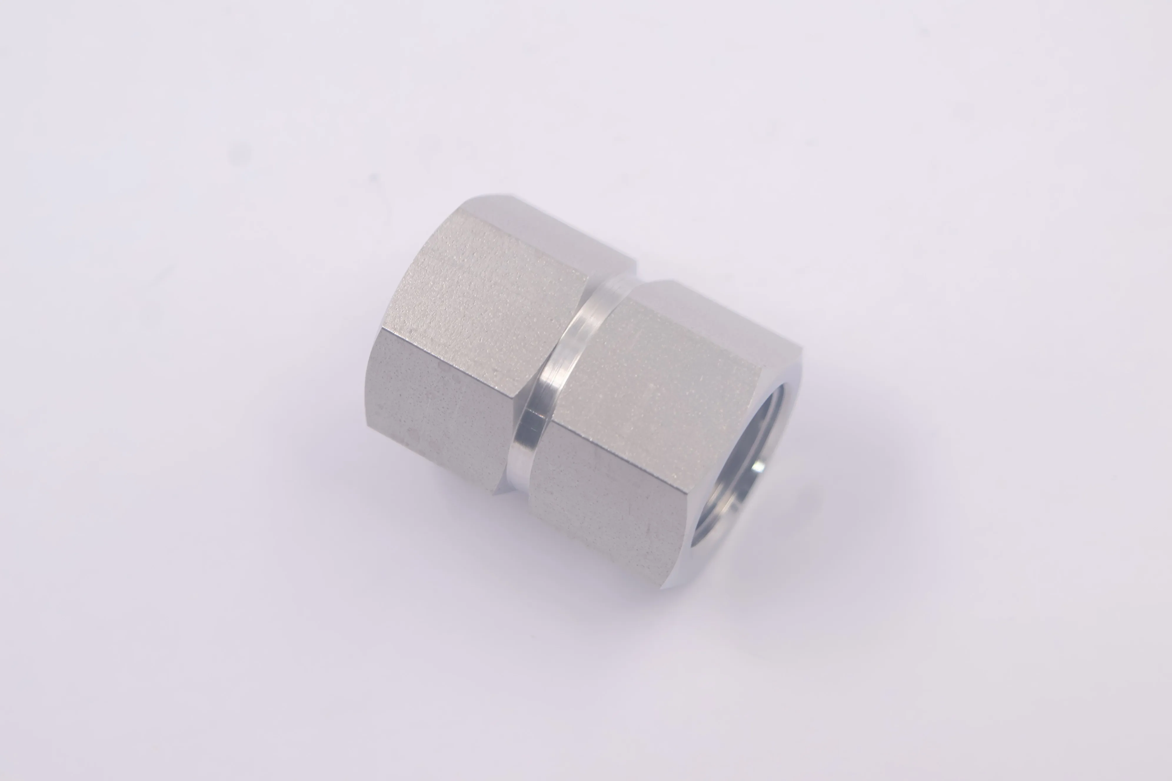 SS-8-HCG-RT, Stainless Steel Pipe Fitting, Hex Coupling, 1/2 in. Female ISO Tapered Thr