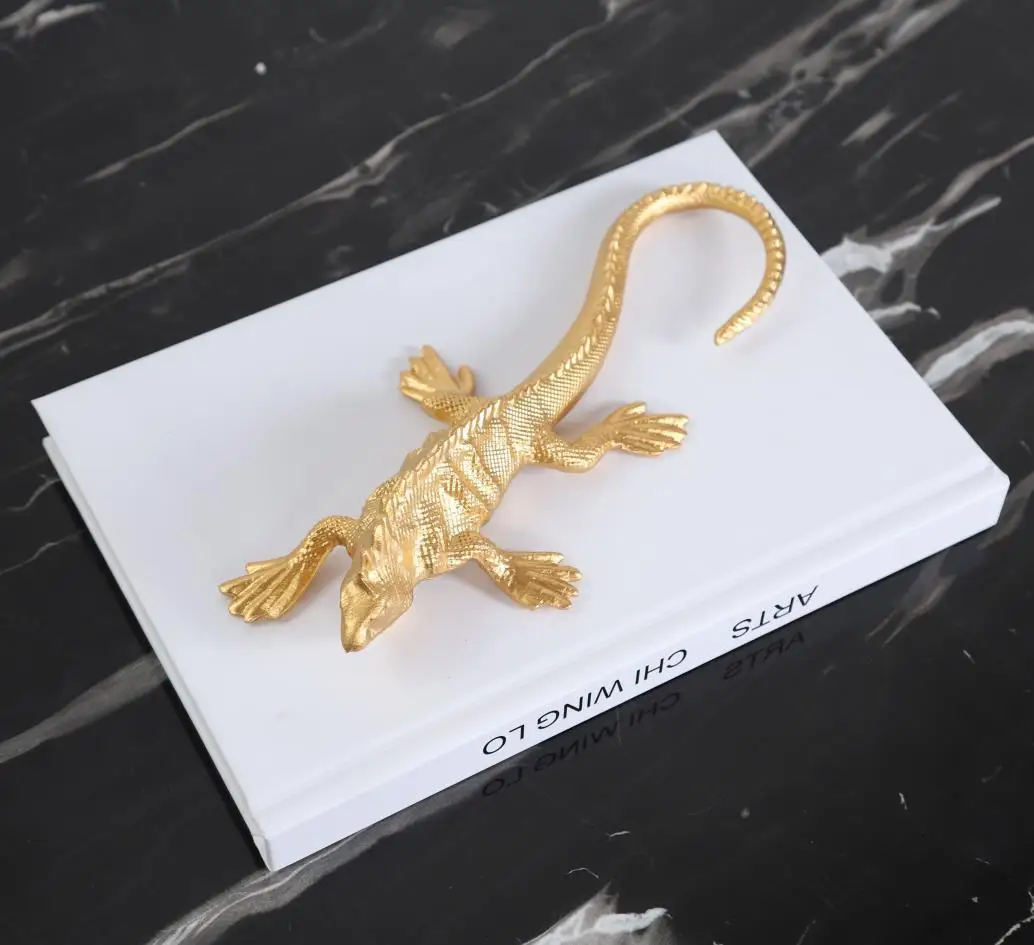 

NORDIC LUXURIOUS COPPER LIZARD ART SCULPTURE ANIMAL LGUANA STATUE CREATIVE COPPER CRAFT NEW CHINESE DECORATIONS FOR HOME