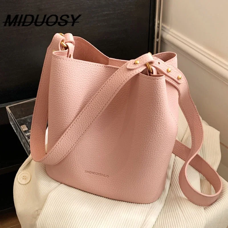 

Hand Carrying All-Match Spring and Summer Women's Bags 2023 New Popular Net Red Simple Shoulder Niche Western Style Bucket Bag