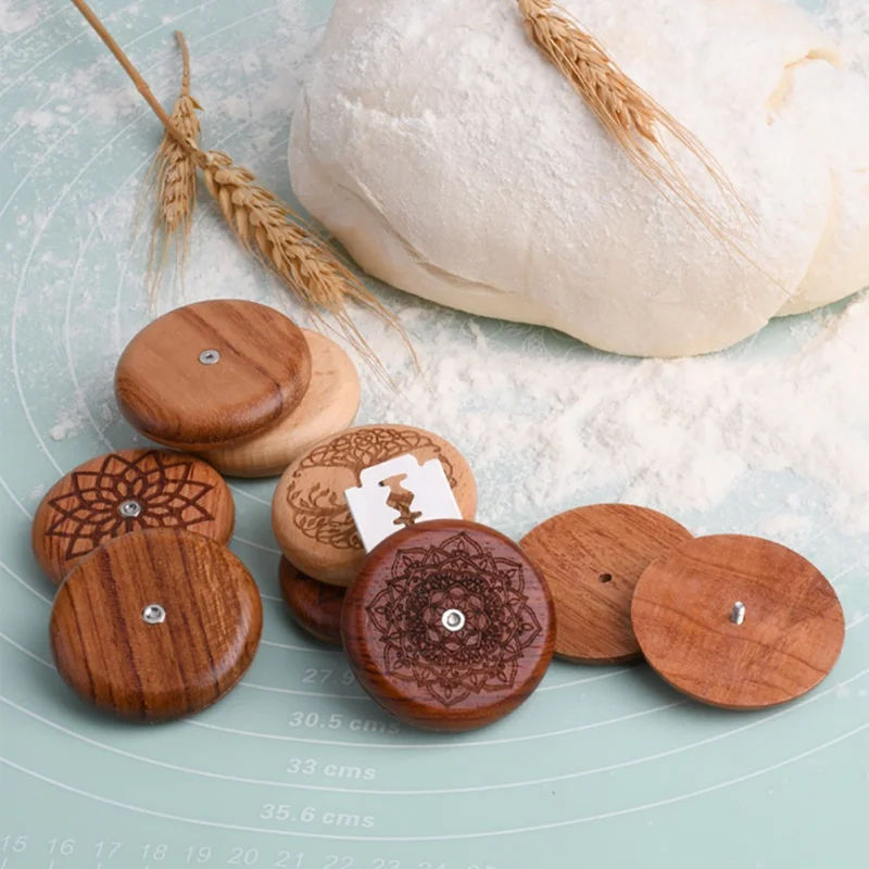 Bread Lame Dough Scoring Tool Sourdough Wood Cutter Slashing Razor Tool Scoring Patterns Booklet for Bread Baking Portable dough scraper dough cutter