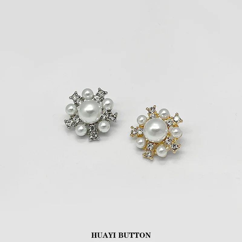 

Fashion 5Pcs/lot Hollow Out Snowflake Shaped Pearl Studded Diamond Metal Buttons Coat Decorate Sewing Buckles 21.5MM