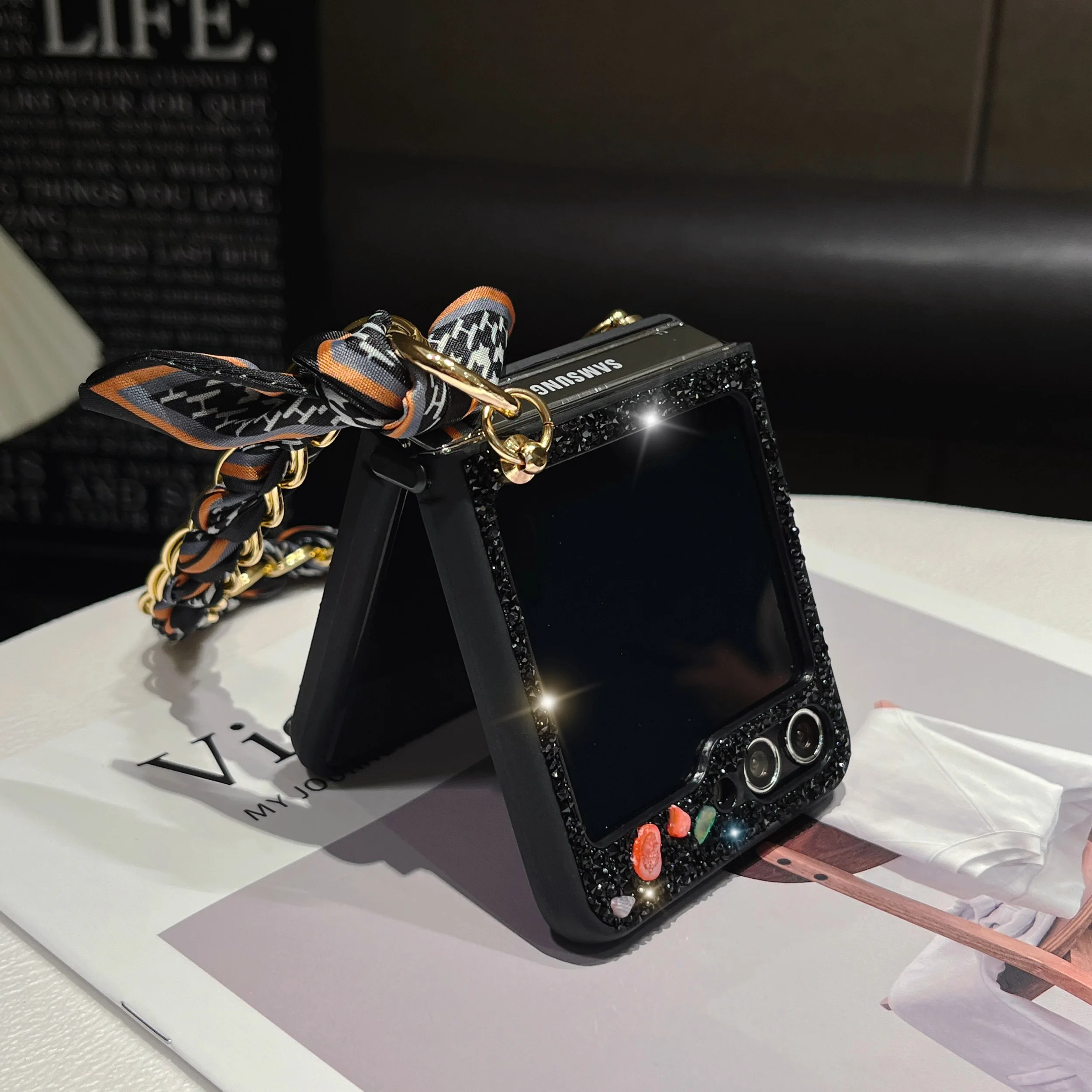 Custodia per telefono con glitter e pietra di diamanti con farfalla colorata per ragazza carina per Samsung Galaxy Z Flip 3 4 5 6_voghion.com