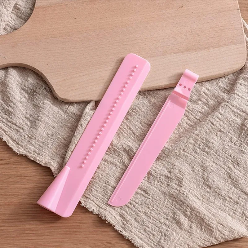 Multi-Color Cake Smoother and Scraper Set Adjustable Height Frosting Spatula Cake Decorating Tool for Perfectly Frosted Cakes