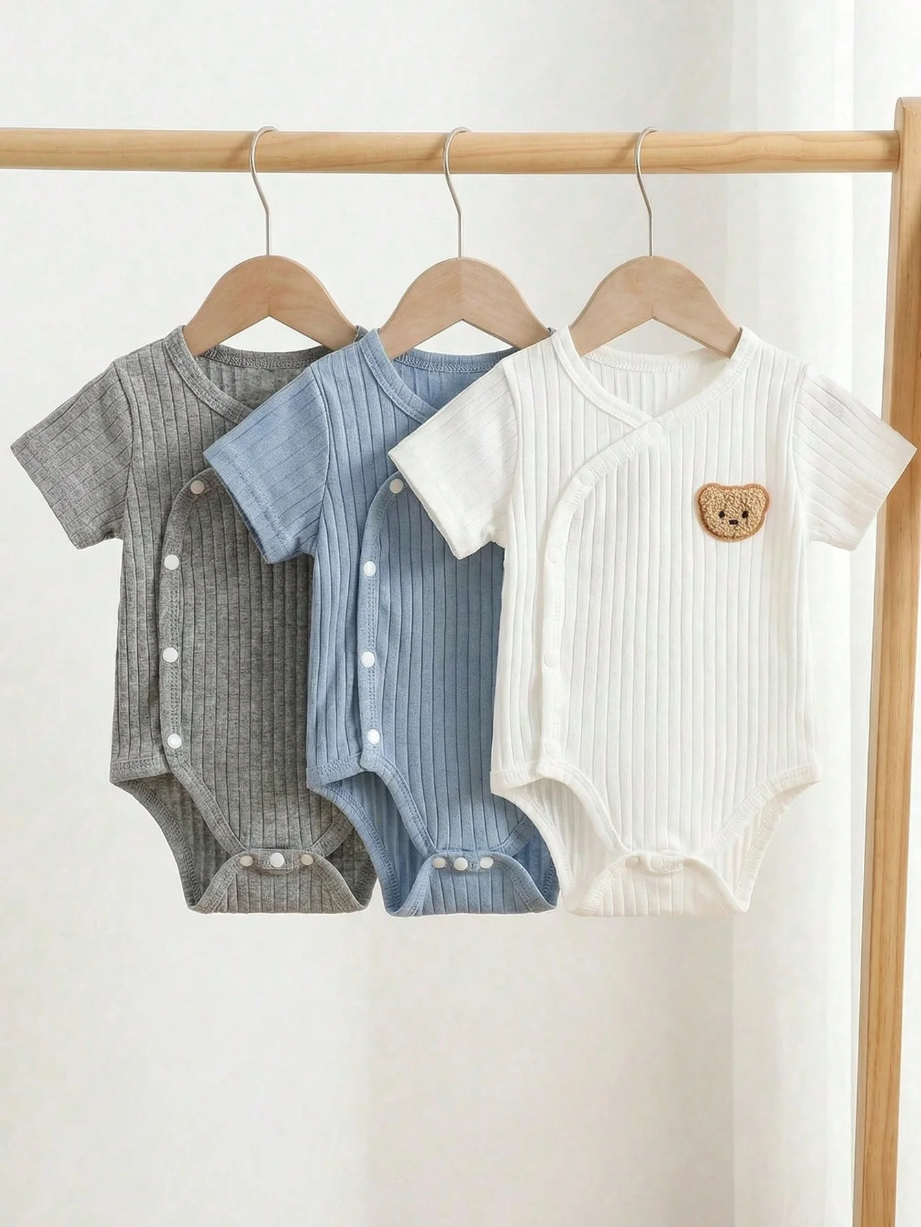 3피스 여름 남아 세트 화이트, 블루, 그레이 반팔 가디건, 곰 자수 롬퍼, 편안한 소재
