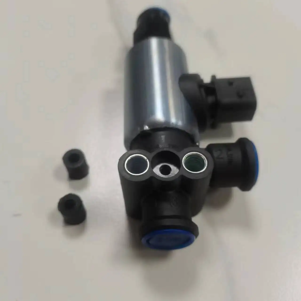 Mercedes-Benz Trucks Multi-way Solenoid valve A0009973612 4721700800 0009973612 truck multi way solenoid valve