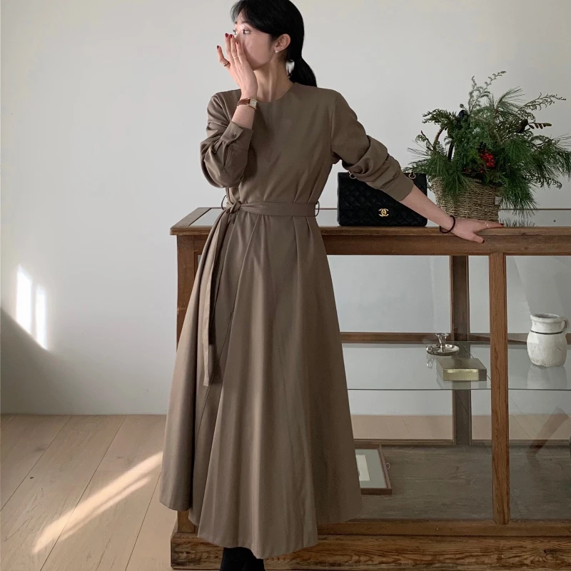 

SuperAen 2024 Spring New Korea Retro Style Round Neck High Waist Solid Color Long Sleeved Dress