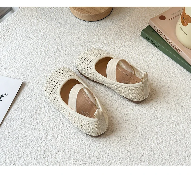 2025 الفتيات حذاء مسطح الانزلاق على لينة وحيد الاطفال نسج الأحذية تنفس جوفاء التدريجي الصيف جديد الأطفال حذاء كاجوال بلون