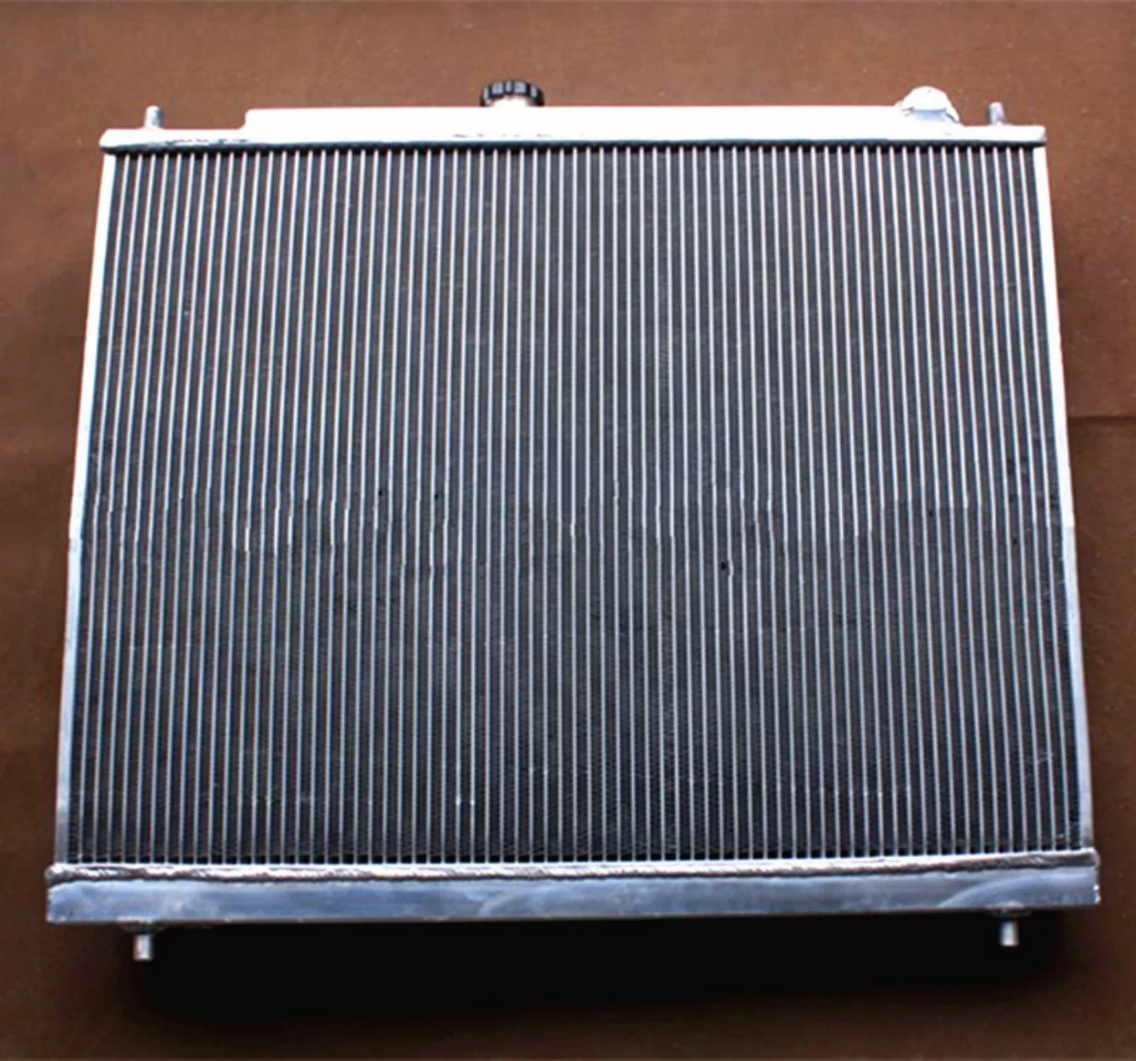 Aluminum radiator For Pajero / Montero / Shogun NM NP NS NT 2.8 3.2 ...
