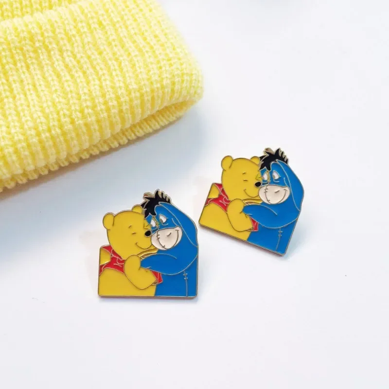 

Disney Cartoon Brooch Cartoon Character Winnie The Pooh Hug Brooch Personality Couple Pin Accessories Children Birthday Gifts