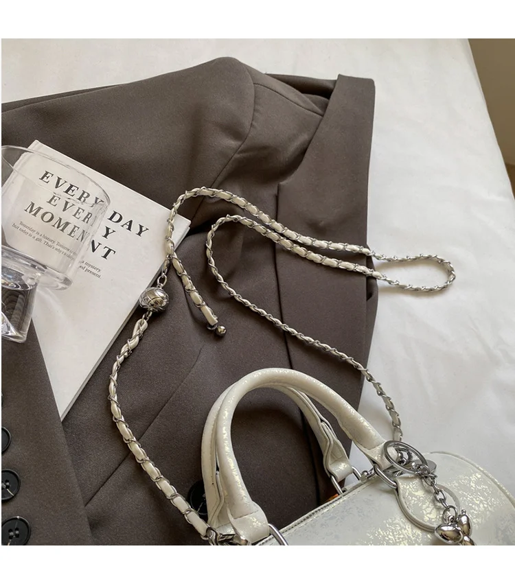 2024 Charm Ba Dame Ny Fasjonabel Desin Sense, nisjekjede crossbody-ba, enkel skulder håndholdt sylindrisk_voghion.com