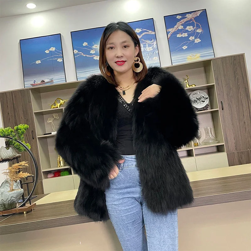 

Winter Short Women's V-neck Korean Edition Coat with True Fox Hair Fashion Banquet High end Charm Fur Coat 2023