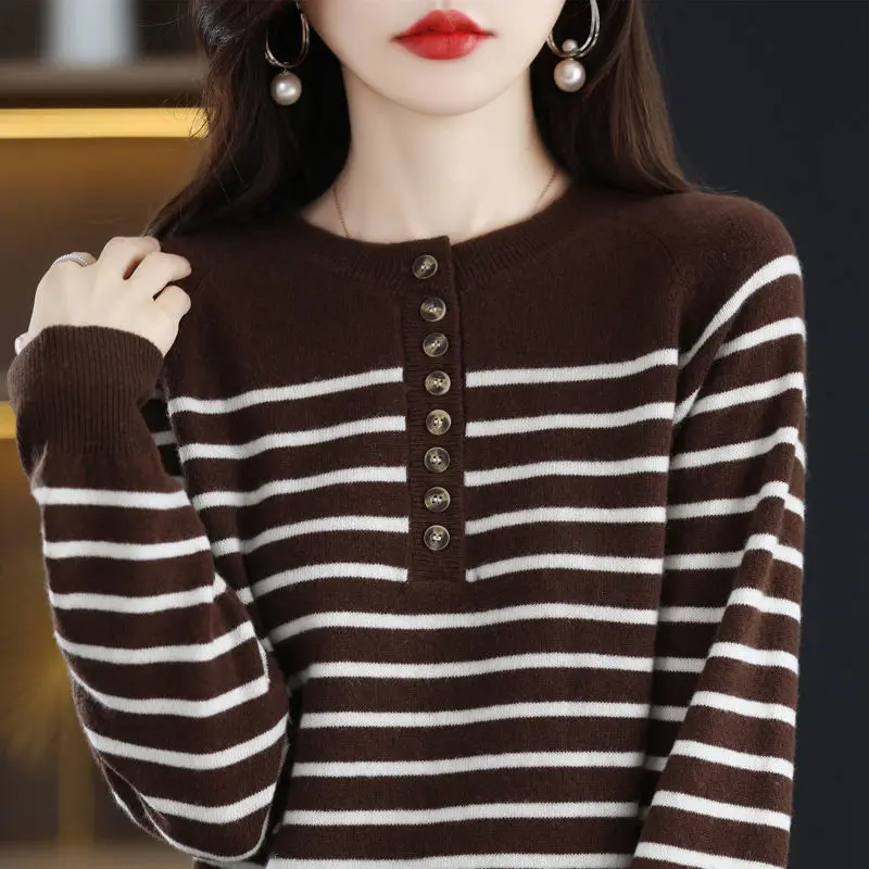 2022 여성 의류 티셔츠, 단색 오피스 레이디, 얇은 버튼 라운드 넥, 루즈 탑 피팅, 스트라이프 레저 심플, 가을 겨울