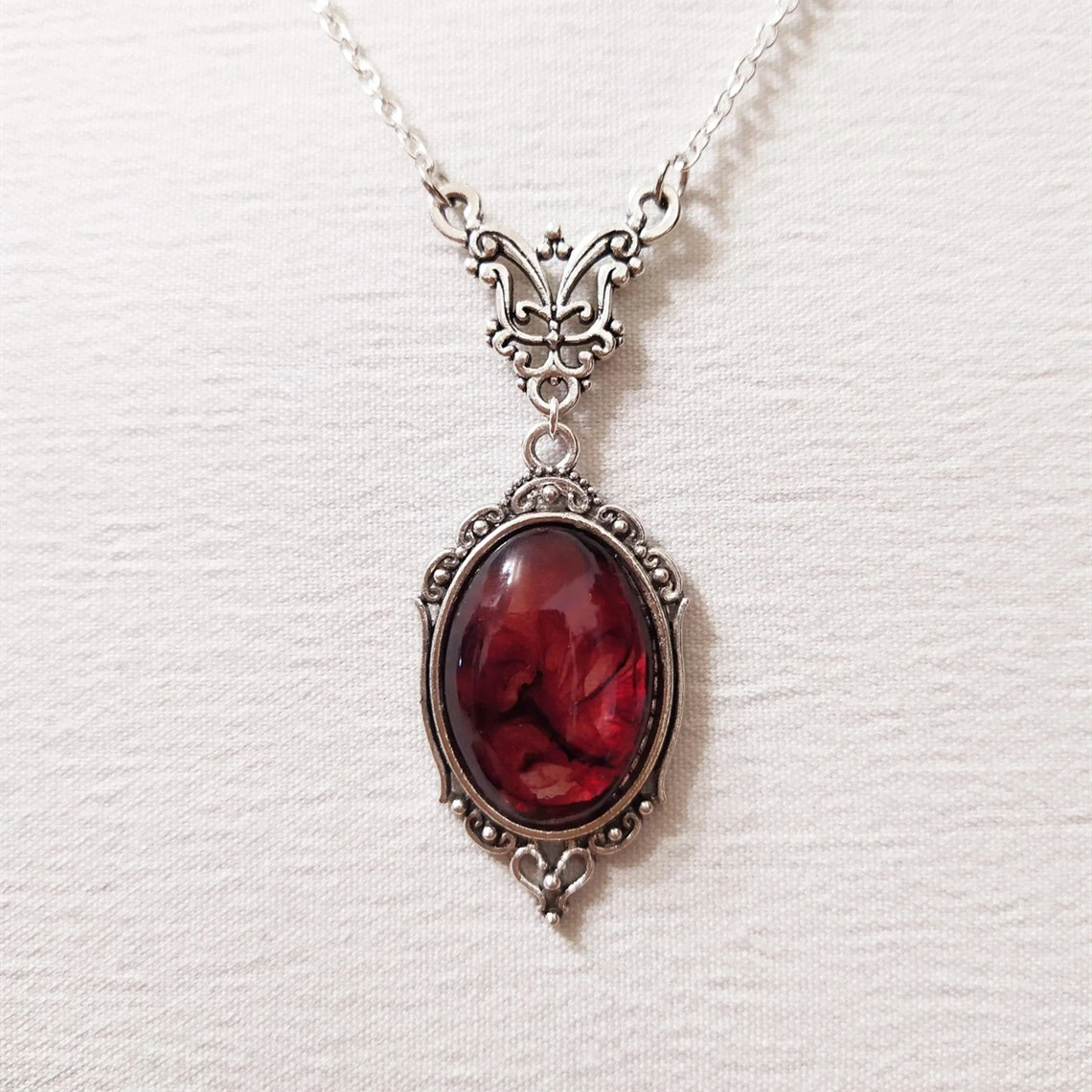 Women Jewelry Vintage Red Quartz Crystal Necklace Cameo Crystal Butterfly Pendant For Women Antique Silver Plated Fashion Jewelry