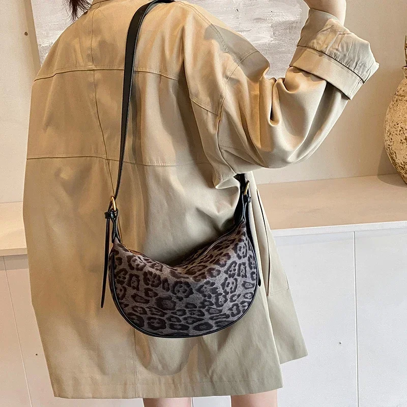 New Simple Leopard Print Zipper Nylon Youth Crossbody Bags 2025 High Quality Large Capacity Casual Commute Shoulder Bags - Image 4