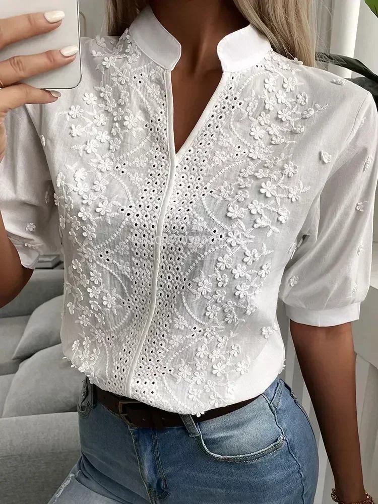 여성용 캐주얼 시크 화이트 블라우스, V넥 할로우 아웃 꽃 패턴 아일렛 자수, 반팔 데일리 웨어 탑, 여름 