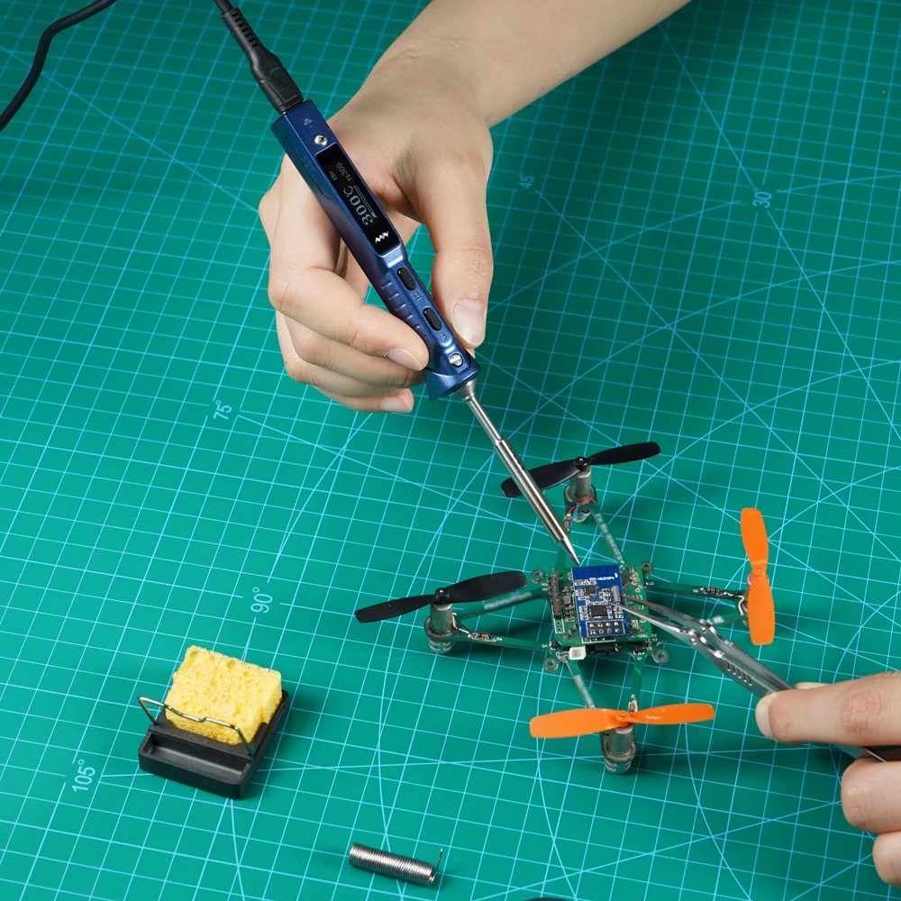 

Intelligent Soldering Station Portable Soldering Iron Two Power Supplying Mode 50-400 ℃ Temperature Regulation Dynamic Detection