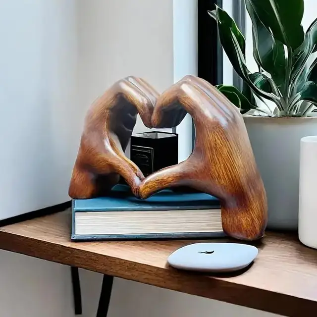 Statue mains en forme de cœur, décoration de geste d'amour, Sculpture d'art moderne, effet Grain de bois, Sculpture d'amour, décoration de salle de mariage 5