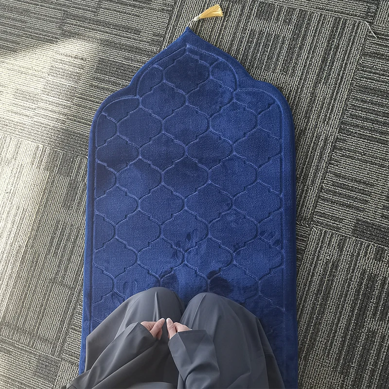 

Prayer Mat for Muslim Ramadan Flannel Carpet Worship Kneel Embossing Floor Carpets 2023 Non-slip Soft Portable Travel Prayer Rug