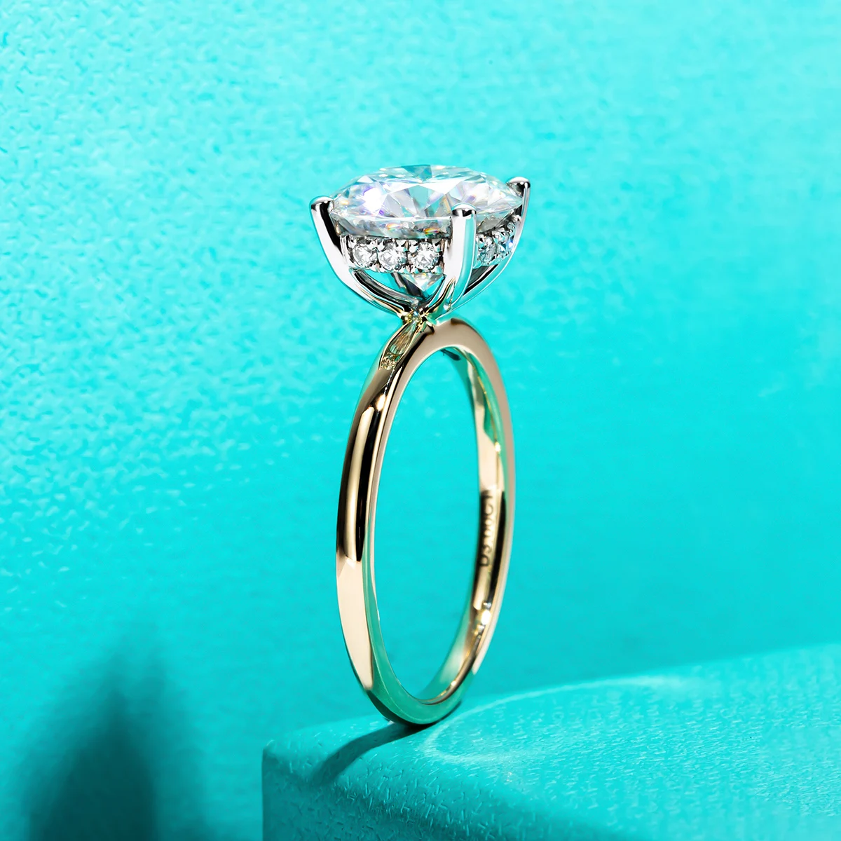 18K White Gold Moissanite Engagement Ring
