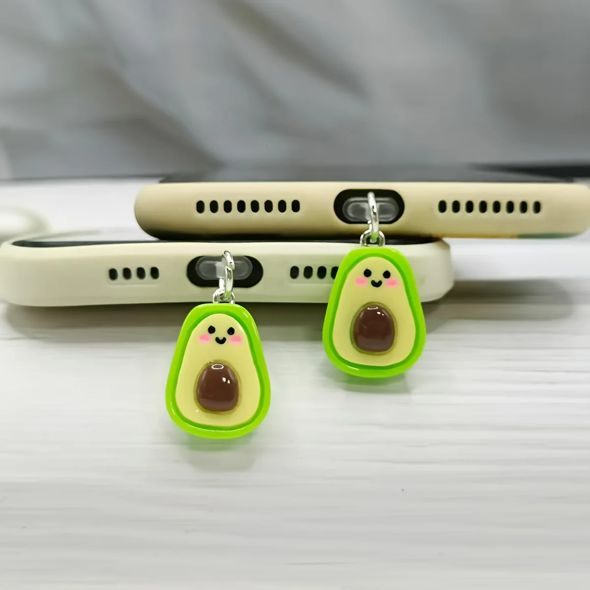 1Pc Artificial Fruit Half-Avocado Phone Accessory, Artificial Avocado Phone Dust Plug Suitable for Iphone/Type-C Interface