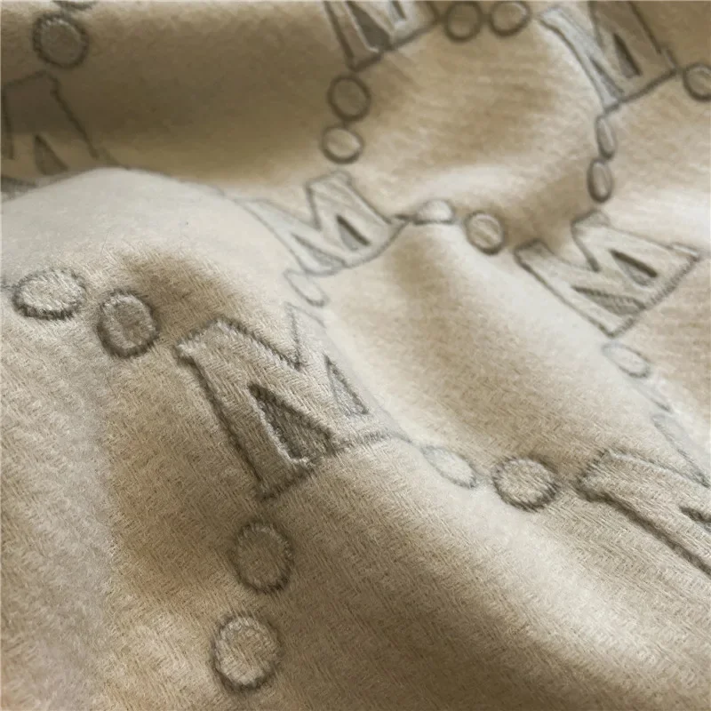 Рисунок 5 - Роскошный фирменный шарф