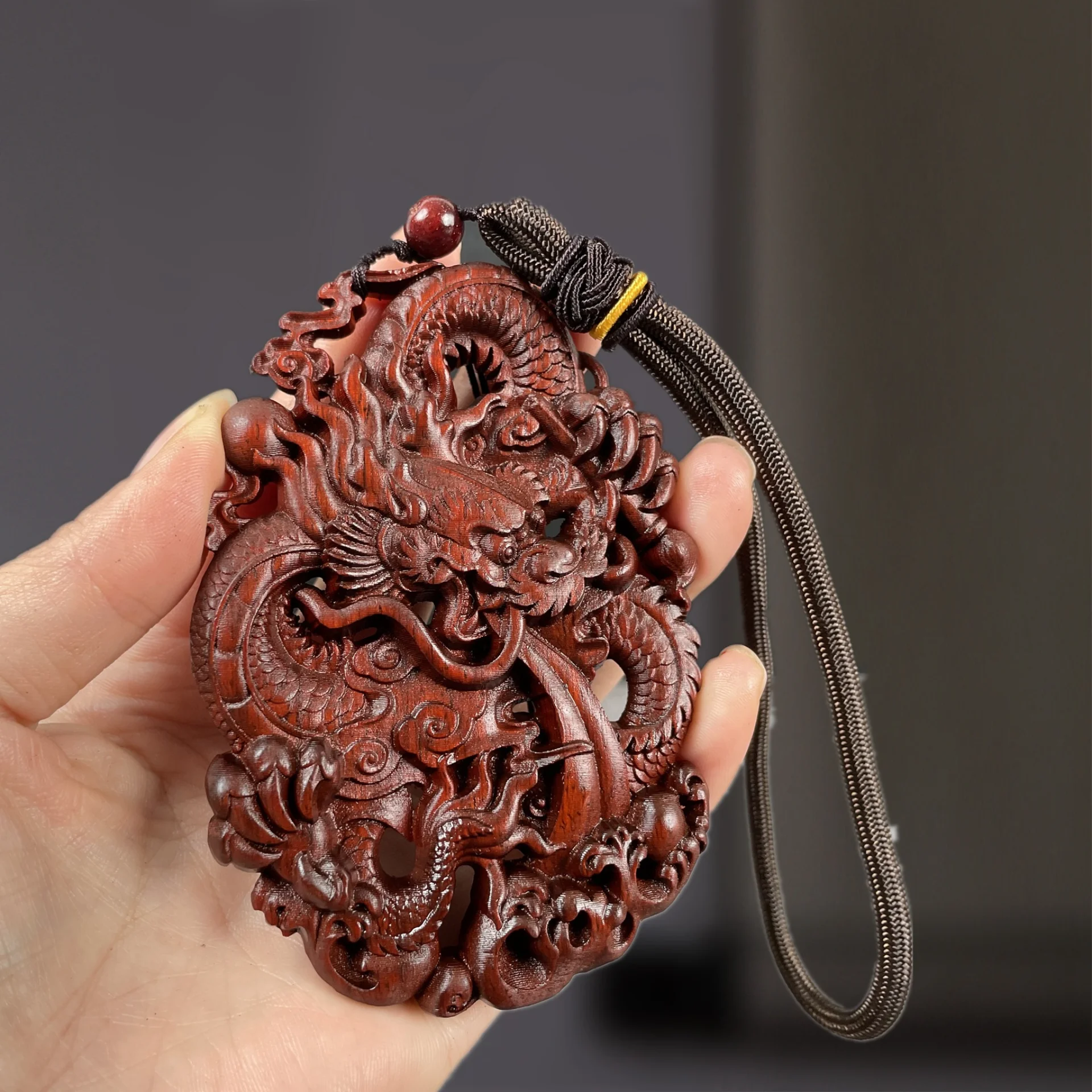 Rosewood Double -sided Hollow Brand Fish -based Dragon Pendant Wooden Men and Women Turn Luck Pendant Gift Wholesale