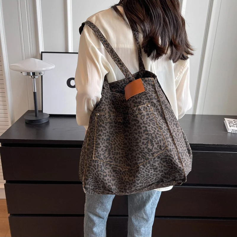 Einkaufstasche mit Leopardenmuster, Vintage-Segeltuch-Umhängetasche, modische Handtasche mit großer Kapazität für Schule, Arbeit, Einkaufen – Detail 10