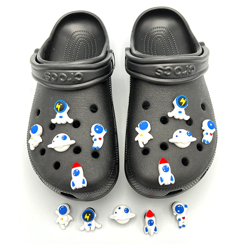

2022 New Original Cute Cartoon Astronaut Space Theme Shoe Charms For Child Croc Clogs Shoe Pins Decoration Slippers Accessories