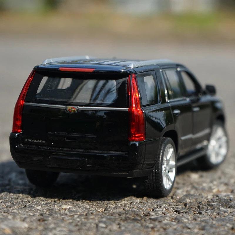 WELLY 1:27 Cadillac Escalade 2017 SUV Alloy Car Diecasts & Toy Vehicles Car Model Miniature Scale Model Car Toy For Children 5