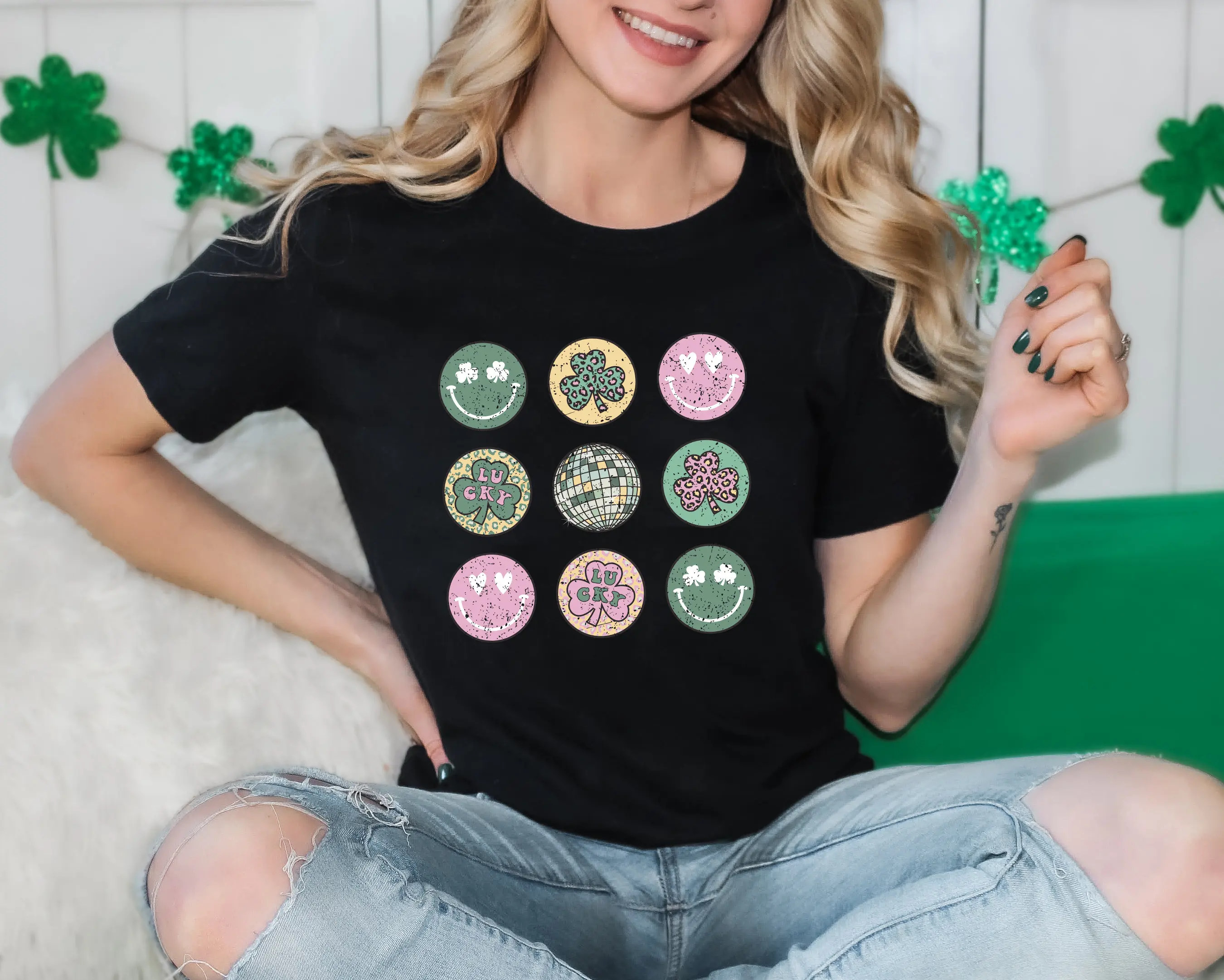 

2023 Fashion St. Patrick's Day Female T-shirt Clover in The Shape of A Nine House Lattice Shirt Smiling Face Holiday Girl Tee