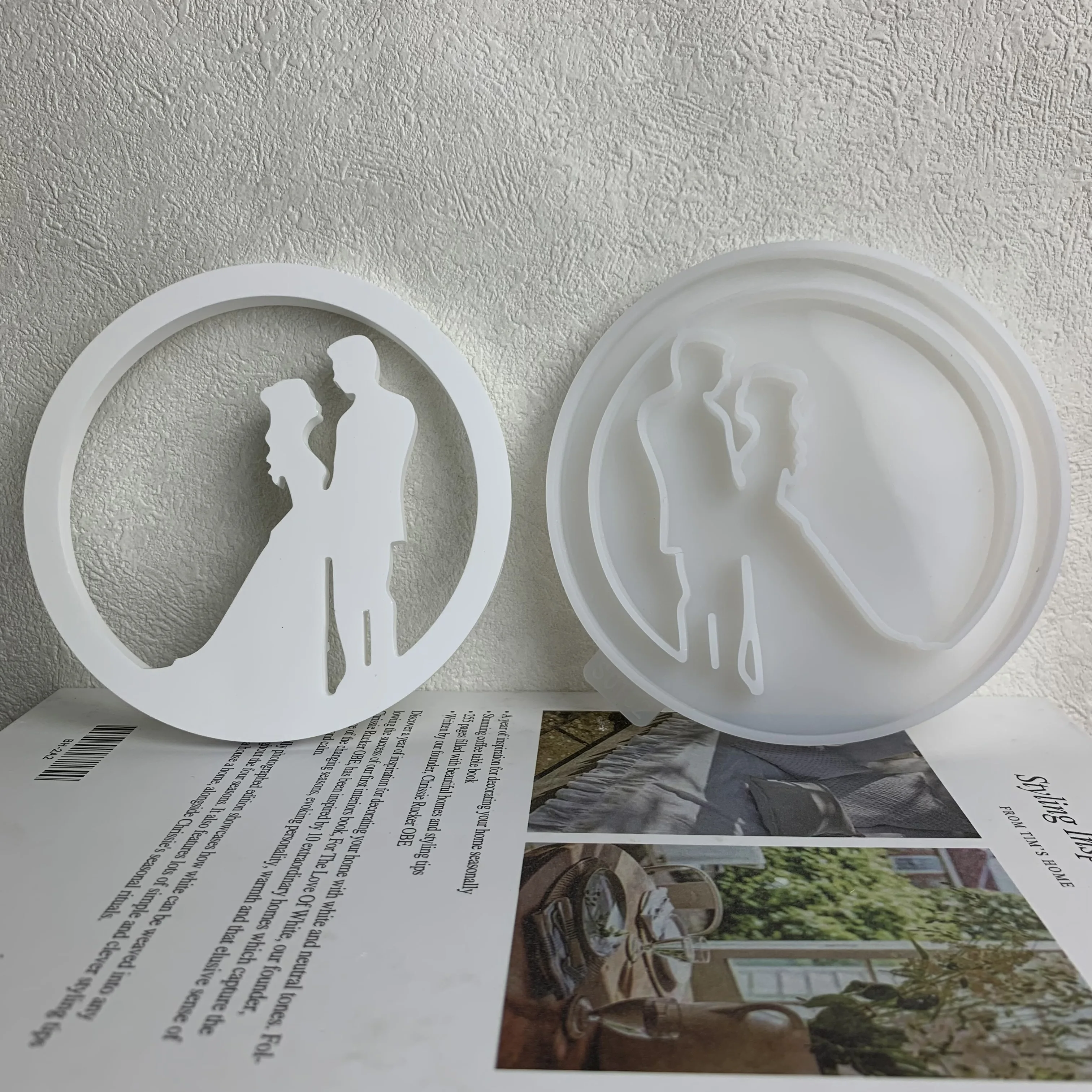 Silicone Mold Newlyweds In The Circle Plug-in Decorative Candlestick Plaster Mold Silicone Moulds Wedding Dress Newlywed Couple Gypsum Molds