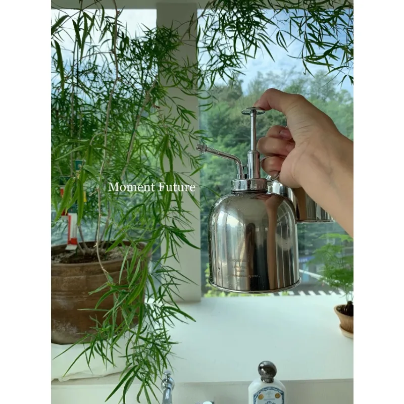 

Moment Future small watering can 304 stainless steel kettle drenched with succulent green plants for watering small-sized indoor
