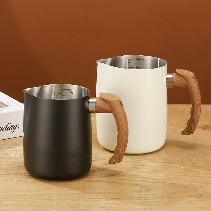 600/900ML Coffee Milk Frothing Pitcher Jug with Scale 304 Stainless Steel Latte Steam Coffee Pot Wooden Handle Latte Coffee Cup