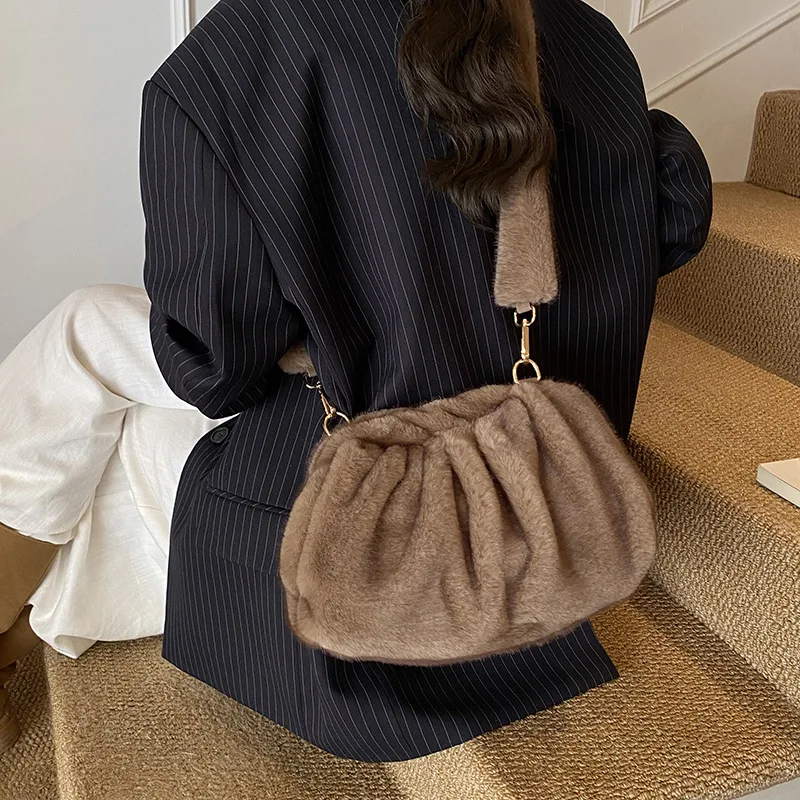 2025 Fashion Faux Fur Shoulder Crossbody Bag Women High End Imitation Mink Shell Bag Autumn Winter Fashion Commute Plush Bag