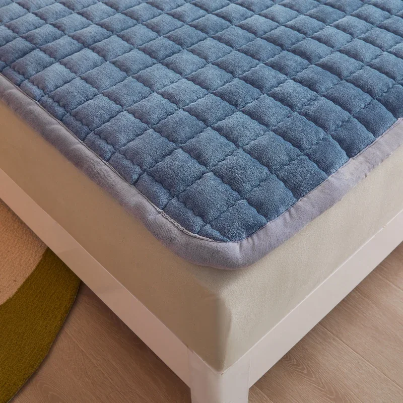 Description Picture 4 of itemQuilted Mattresses Thickened Bedsheet матрас топпер Velvet Mattress Topper Skin-friendly Bed Linen Blue Mattress(No Pillowcase)