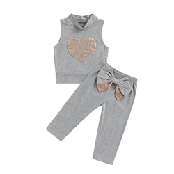 Tenue en coton pour petites filles, 2 pièces, sans manches, à paillettes, motif cœur, hauts, taille élastique, nœud papillon, pantalon, ensemble décontracté 