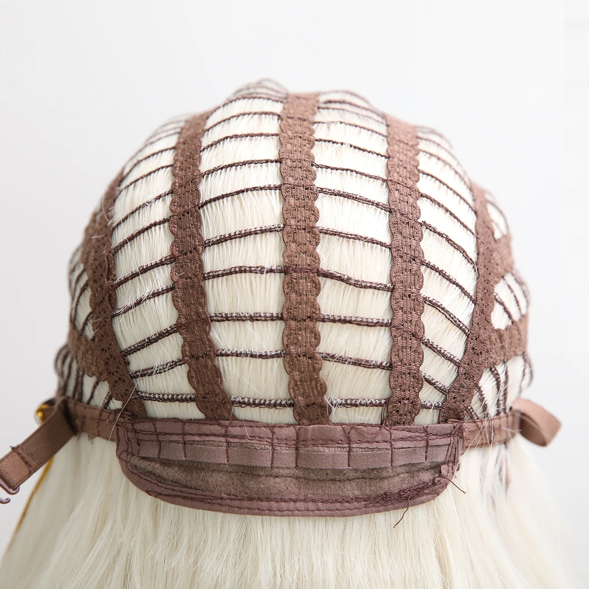 Рисунок 4 - Серо-коричневые женские длинные вьющиеся волосы