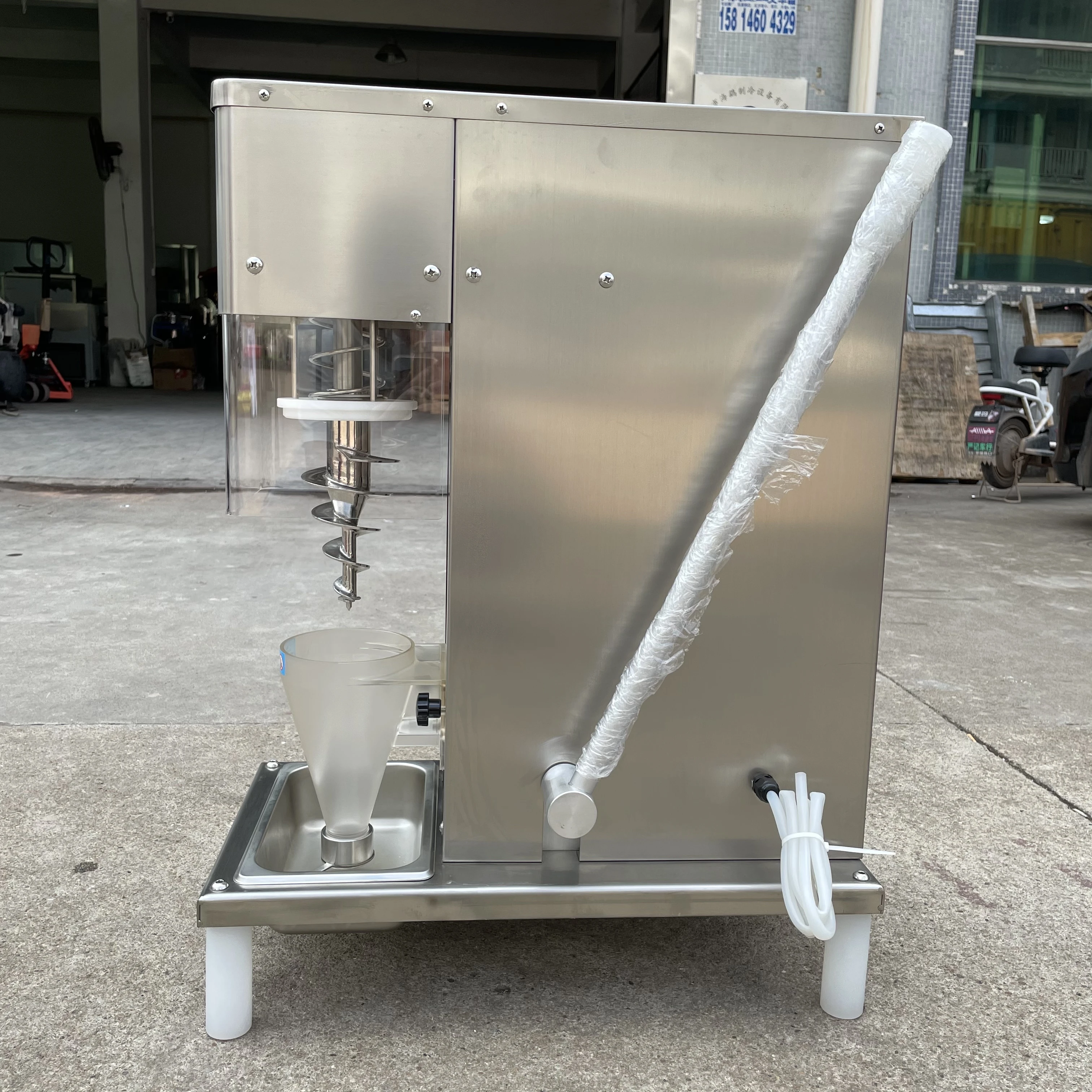 Commercial Fruit Ice Cream Blender Machine With Manual Control Soft Serve Frozen Fruit Nut Yogurt Shaker Ice Cream Mixer Machine 4