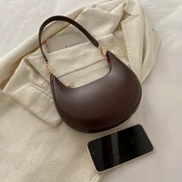 New Fashionable High-end Moon-shaped Baseball Bag, Showing Luxury, Women's Single Shoulder Bag 3