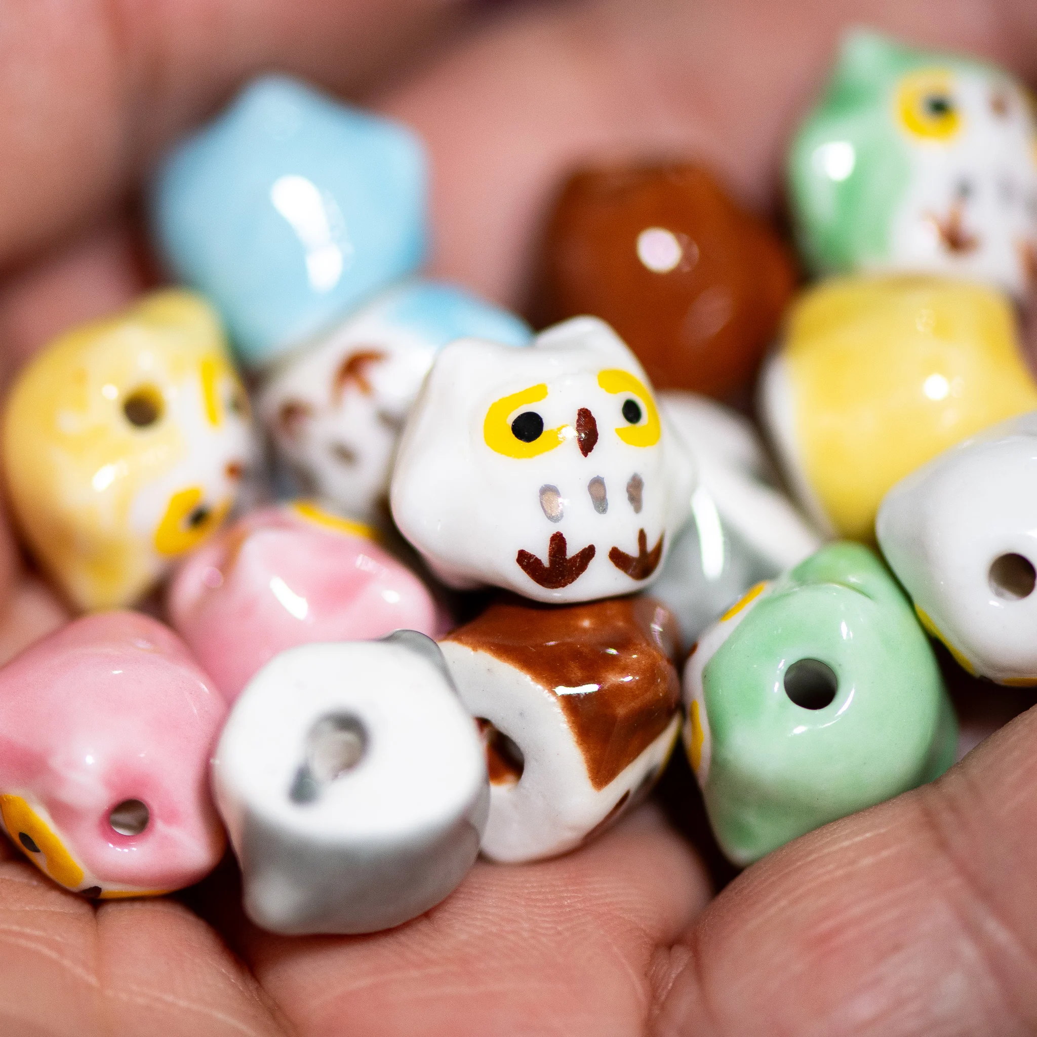 Handgefertigte Keramik-Eulenperlen 15–18 mm mit 2,5–3 mm Loch, handbemalte Cartoon-Tierperlen für DIY-Schmuck, hochtemperaturbeschichtet – Detail 2