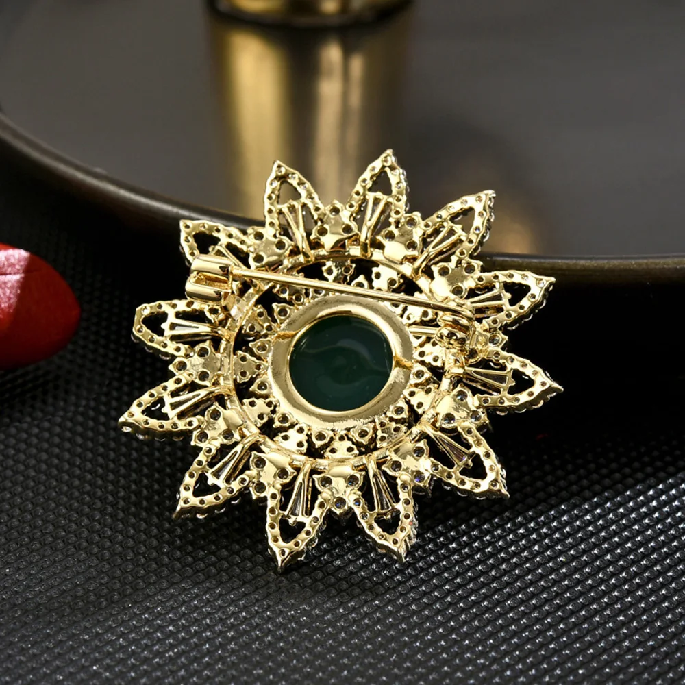 Zircon Luxury Jewelry High-end Brand Green Crystal Peacock Feather Brooch Women Suit Coat Pin Buckle Pearl Brooches Jewelry