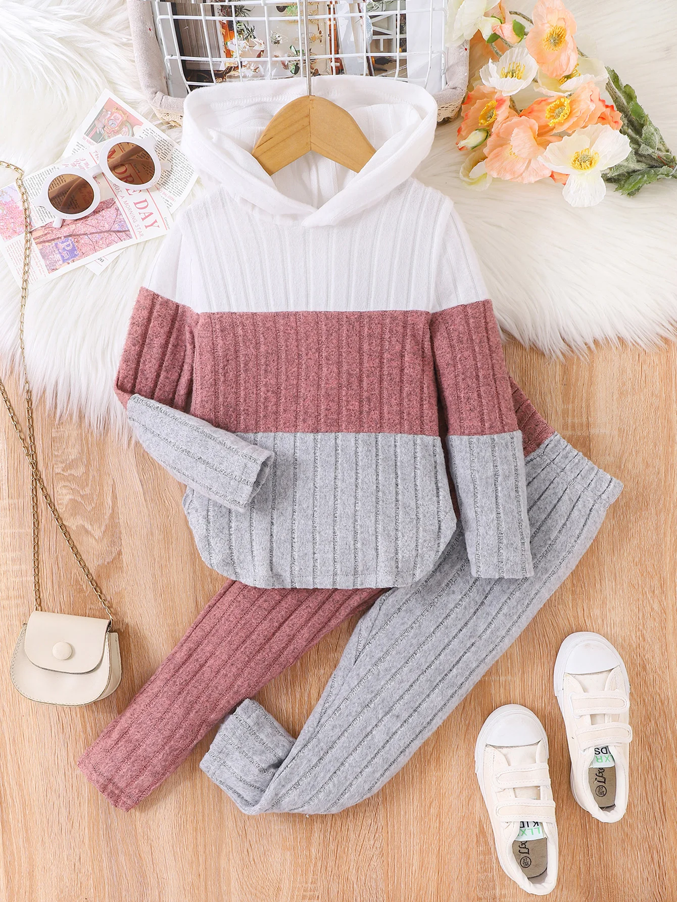 2 قطعة الخريف والشتاء نمط جديد للفتيات 2-7 سنة ، مريحة ولطيفة الوردي مطابقة الأبيض الرمادي حفرة قطاع دعوى 1 2 قطعة الخريف والشتاء نمط جديد للفتيات 2-7 سنة ، مريحة ولطيفة الوردي مطابقة الأبيض الرمادي حفرة قطاع دعوى 1