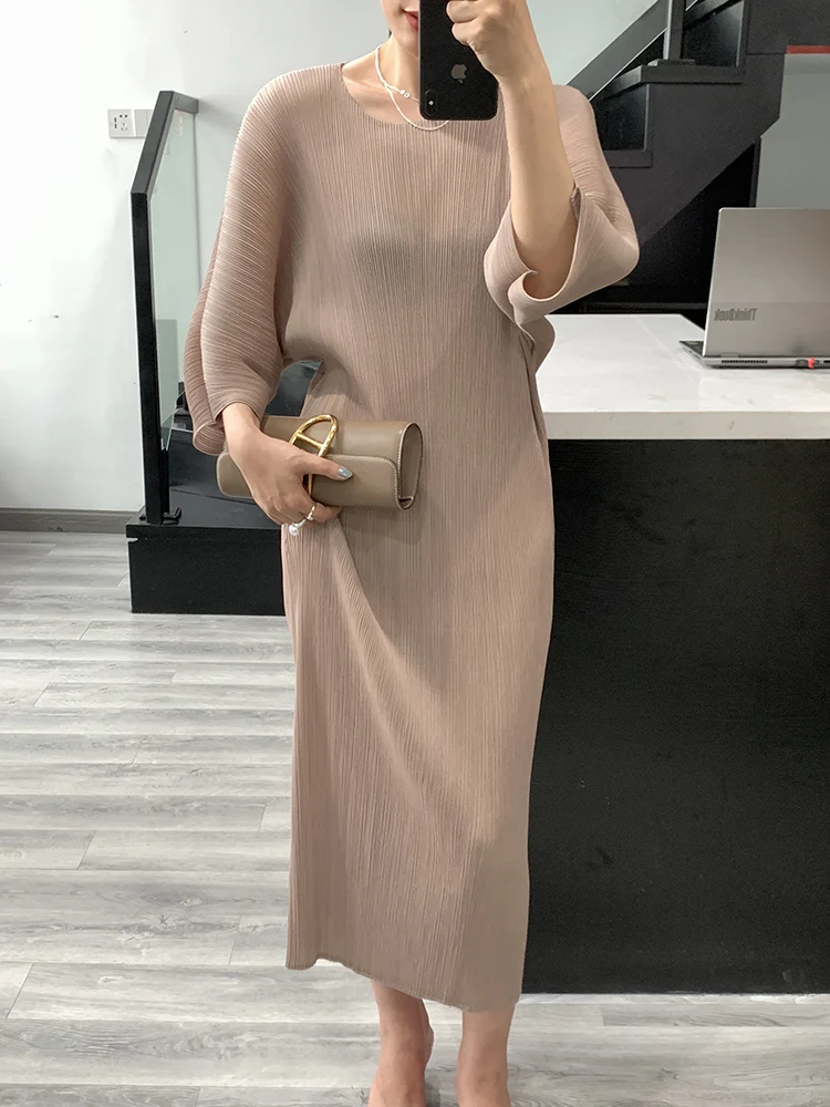 Abito con maniche a lanterna pieghettato Miyake autunno 2023