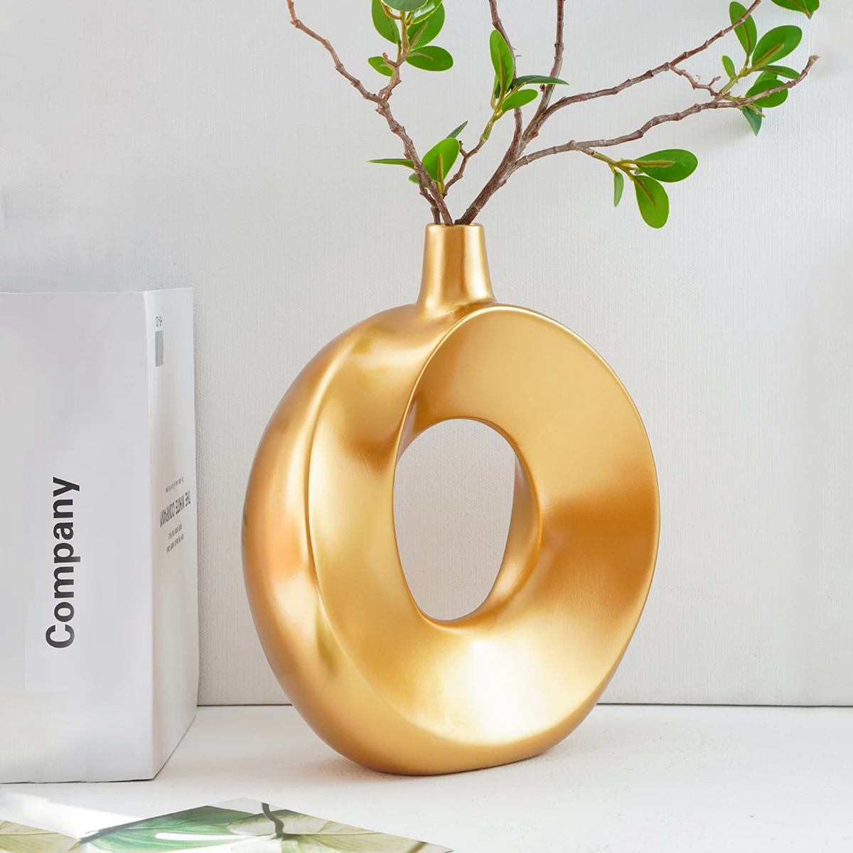 1PC, creative and simple resin golden donut vase, modern home decoration vase