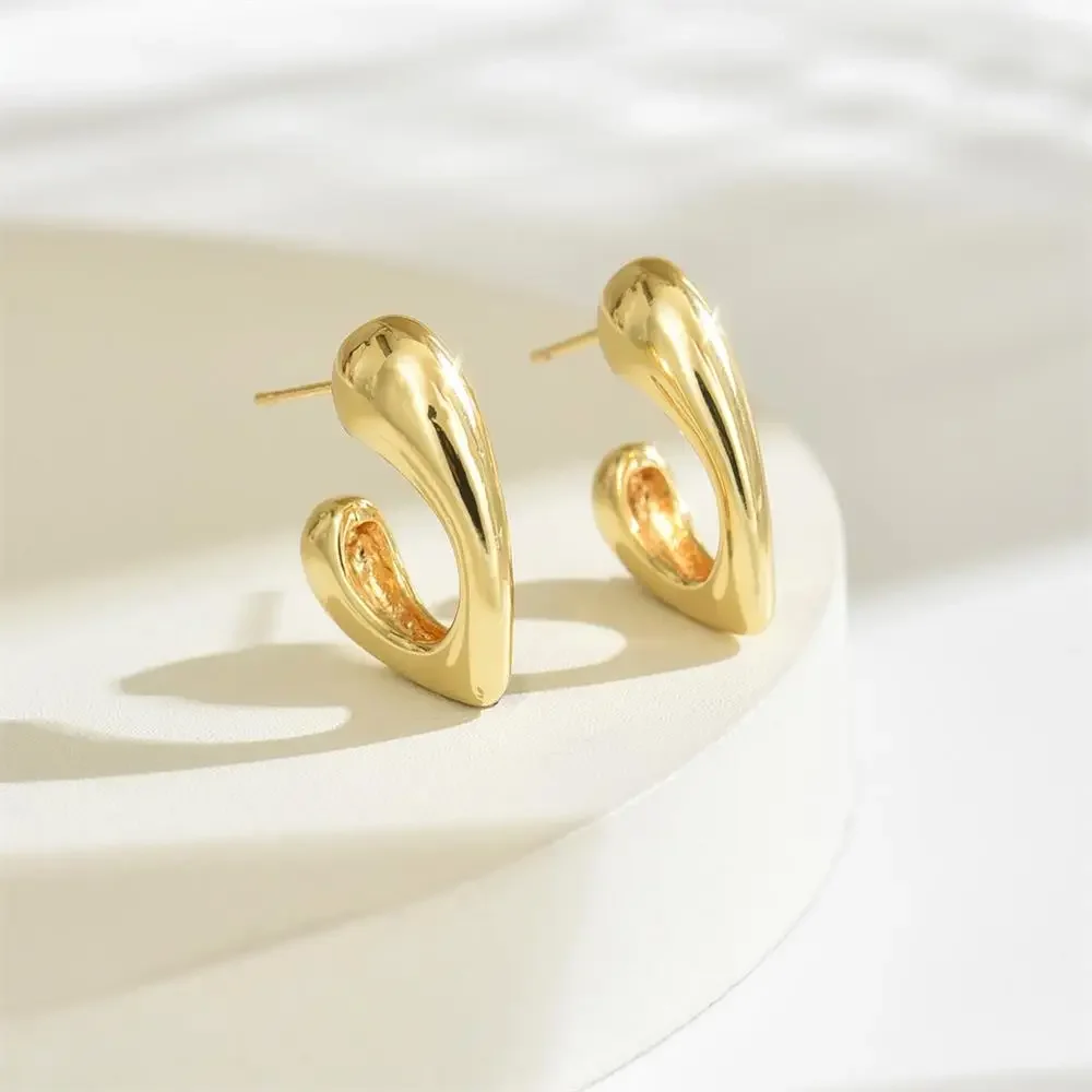 Waterproof Curved Graduated V Shape Hoop Earrings Gold Plated Geometric Huggie Ear Buckle Fashion Jewelry 2025 New Piercing Aro