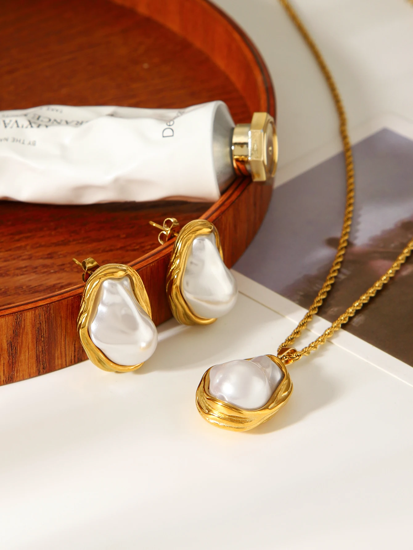 Neue Edelstahl Schmuck für Frauen Mode Imitation Perle Kette Halskette Unregelmäßige Harz Perle Glänzend Schmuck Für Frauen Geschenk – Detail 9