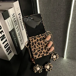 Stylish Leopard Print Phone Case with Floral Strap in Brown - Z Flip6 or 7 FE (A)