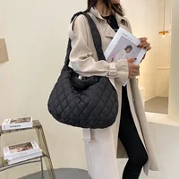 2022 Lattice Pattern Lub xub pwg hnab Chaw Cotton Handbag Cov Poj Niam Loj Loj Tote Hnab Feather Padded Poj Niam Quilted Shopper Hnab 1