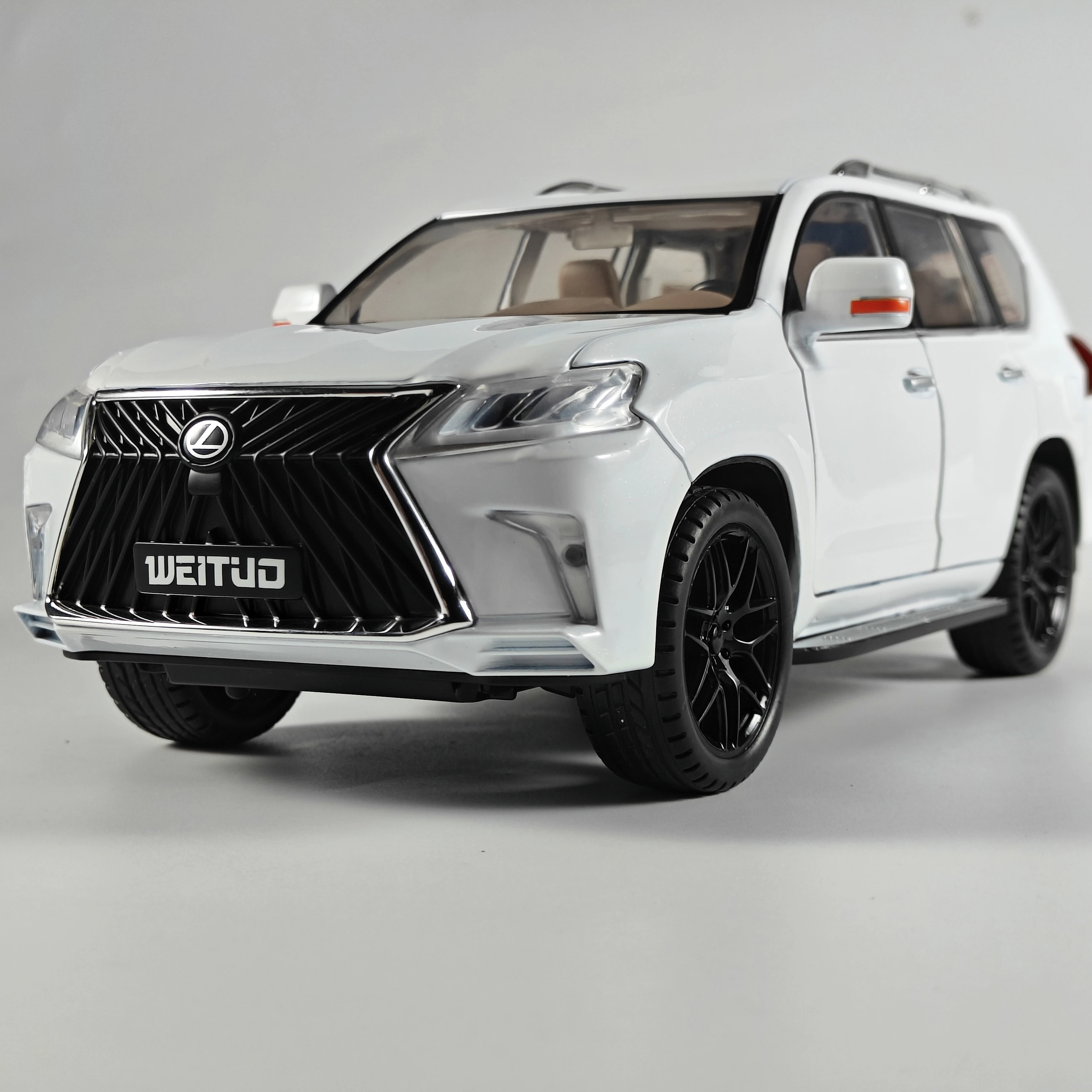 1:18 Lexus LX570 SUV Alloy Off Road Diecast Model Sound & Light